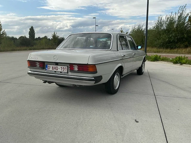 1982 mercedes benz w123 2.0l diesel oldtimer - afbeelding 45 van  68
