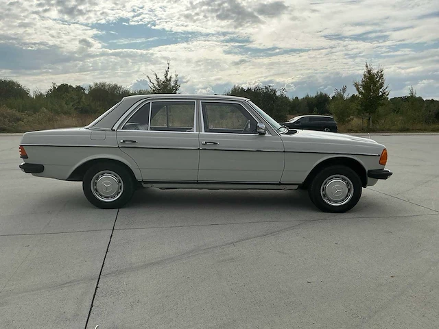 1982 mercedes benz w123 2.0l diesel oldtimer - afbeelding 56 van  68