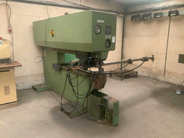 1982 trumpf cn 902 (8260) pons- nibbel en knipmachine - afbeelding 1 van  13