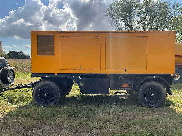 1982 vaupel gsa60/so noodstroomaggregaat op aanhangwagen - afbeelding 44 van  45