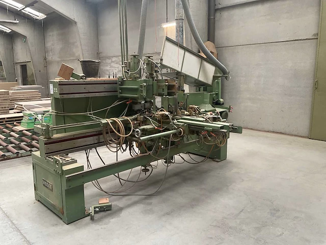 1982 weeke skm laden-boormachine- houtbewerking - houtbewerkingsmachines - afbeelding 1 van  8