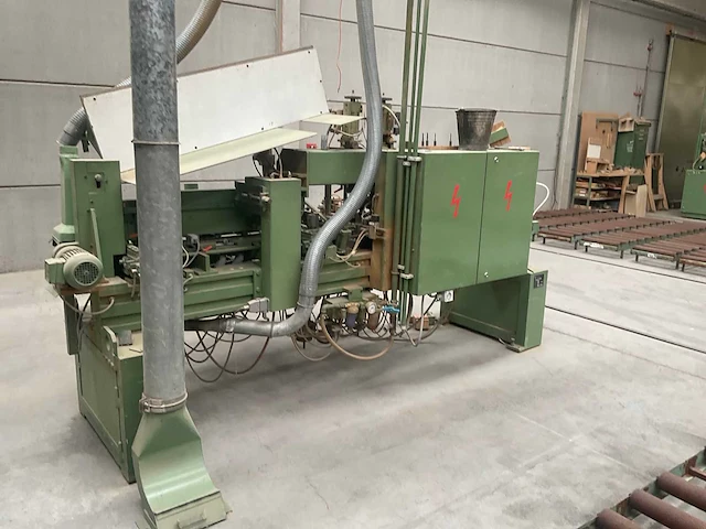 1982 weeke skm laden-boormachine- houtbewerking - houtbewerkingsmachines - afbeelding 4 van  8