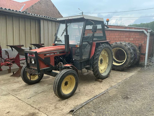 1983 zetor 7011 oldtimer tractor - afbeelding 1 van  17