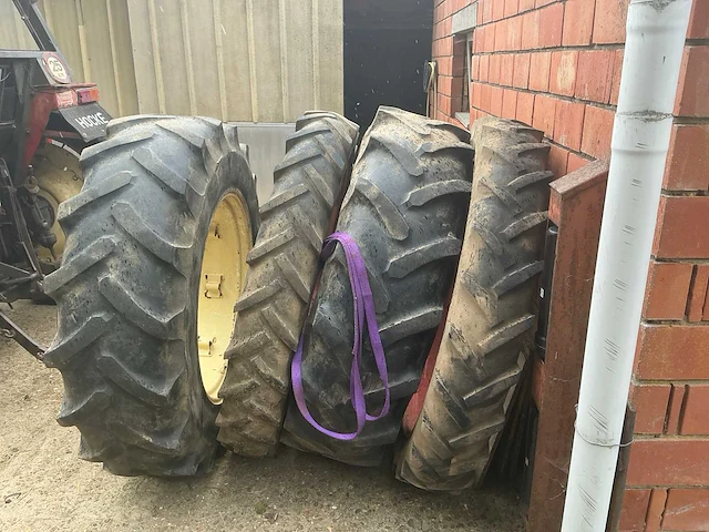 1983 zetor 7011 oldtimer tractor - afbeelding 12 van  17