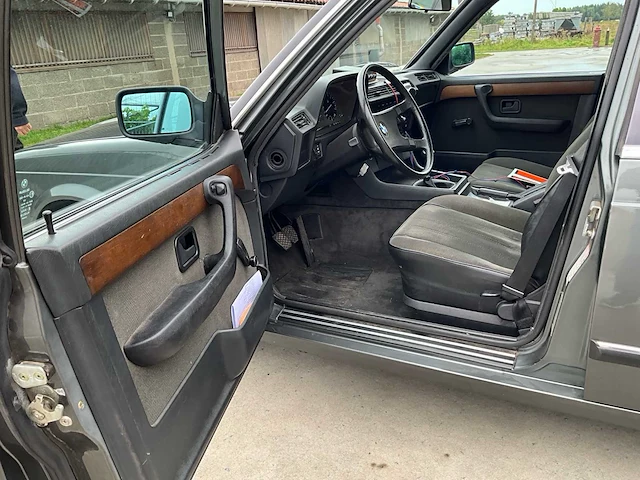 1984 bmw 725 oldtimer - afbeelding 14 van  38