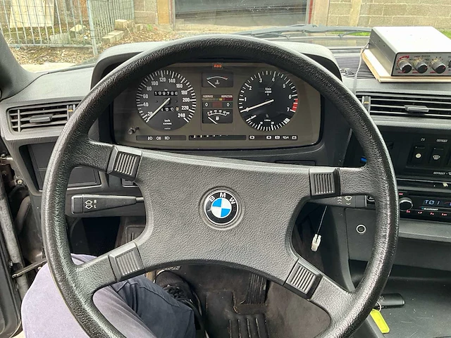 1984 bmw 725 oldtimer - afbeelding 20 van  38