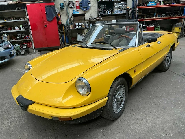 1985 alfa romeo spider junior oldtimer - afbeelding 1 van  25