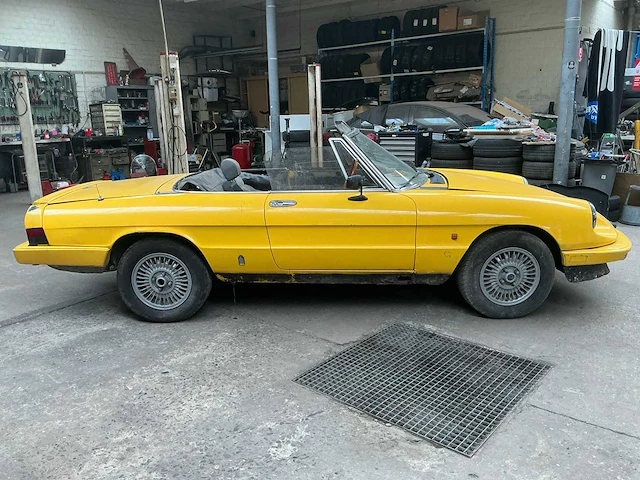 1985 alfa romeo spider junior oldtimer - afbeelding 22 van  25