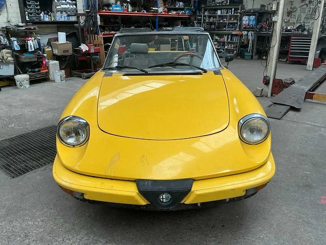 1985 alfa romeo spider junior oldtimer - afbeelding 24 van  25