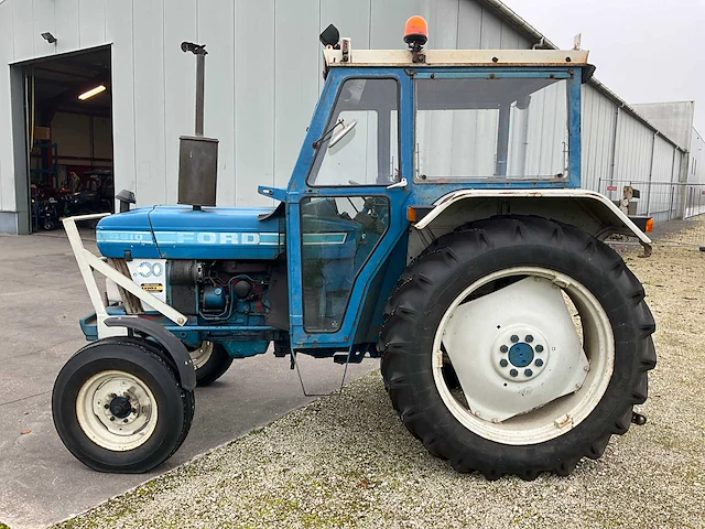 1985 ford 4610 oldtimer tractor - afbeelding 12 van  31