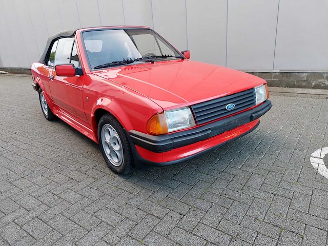 1985 ford escort 1.6 xr3i oldtimer - afbeelding 9 van  14