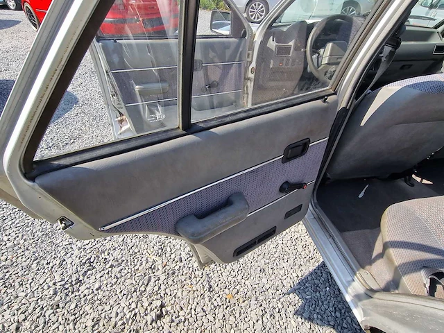 1985 ford escort oldtimer - afbeelding 11 van  33