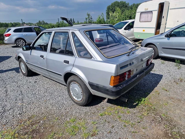 1985 ford escort oldtimer - afbeelding 23 van  33