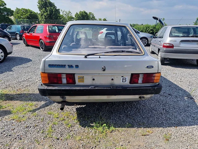 1985 ford escort oldtimer - afbeelding 28 van  33
