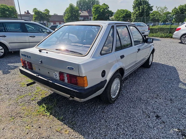 1985 ford escort oldtimer - afbeelding 29 van  33