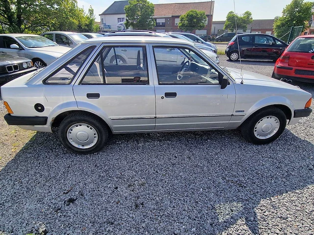 1985 ford escort oldtimer - afbeelding 30 van  33