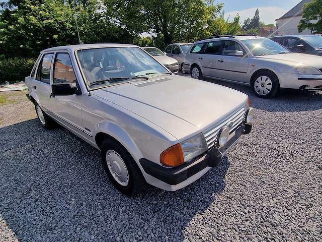 1985 ford escort oldtimer - afbeelding 31 van  33