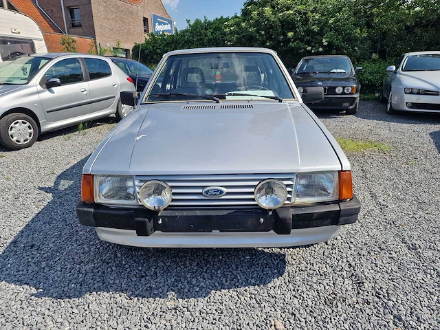 1985 ford escort oldtimer - afbeelding 32 van  33