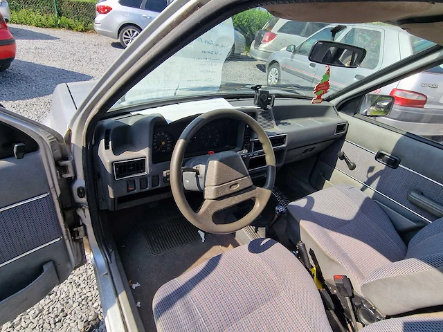 1985 ford escort oldtimer - afbeelding 33 van  33