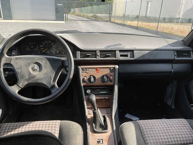 1986 mercedes-benz 250 oldtimer - afbeelding 6 van  21