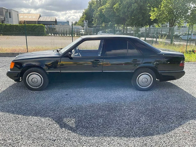 1986 mercedes-benz 250 oldtimer - afbeelding 20 van  21