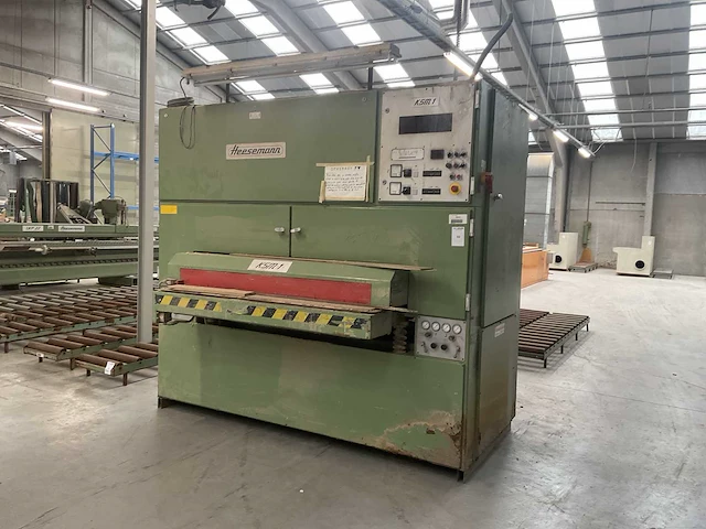 1987 heesemann ksm1 kruisbandschuurmachine- houtbewerking - houtbewerkingsmachines - afbeelding 1 van  7