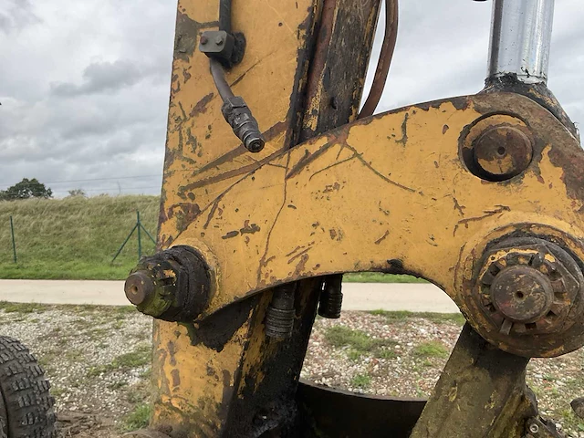 1987 liebherr a9003 banden graafmachine - afbeelding 2 van  20