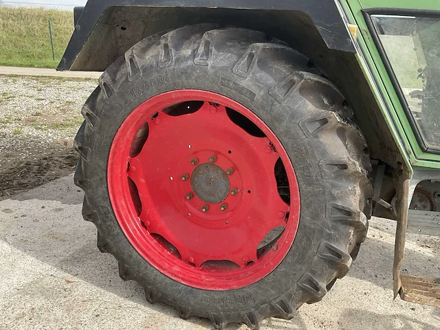 1988 fendt 304ls farmer turbomatik tweewielaangedreven landbouwtractor - afbeelding 3 van  25