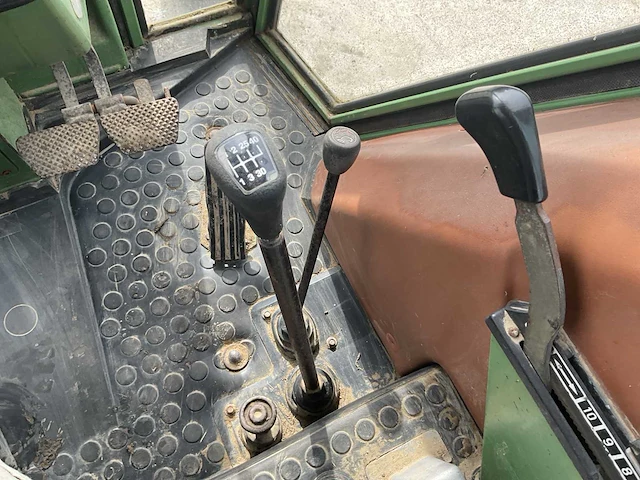 1988 fendt 304ls farmer turbomatik tweewielaangedreven landbouwtractor - afbeelding 14 van  25