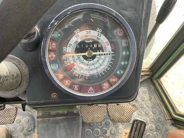 1988 fendt 304ls farmer turbomatik tweewielaangedreven landbouwtractor - afbeelding 16 van  25