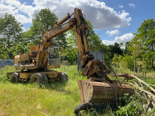 1988 liebherr a 902 banden graafmachine - afbeelding 1 van  15
