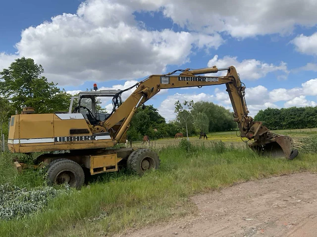 1988 liebherr a 902 banden graafmachine - afbeelding 8 van  15