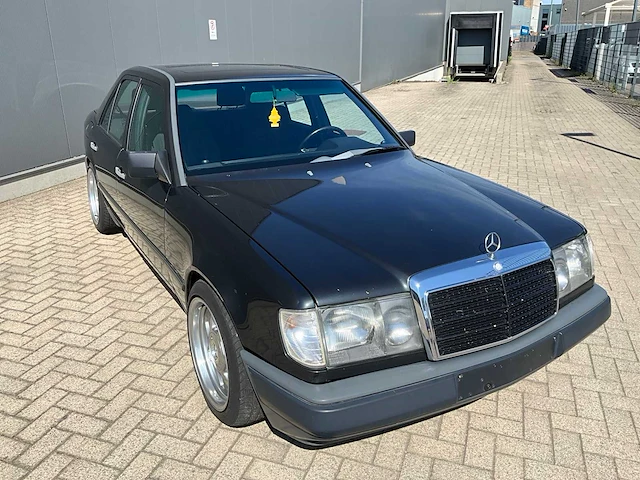 1988 mercedes 260e oldtimer 6 cilinder - afbeelding 10 van  59