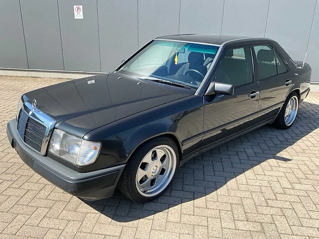 1988 mercedes 260e oldtimer 6 cilinder - afbeelding 1 van  59