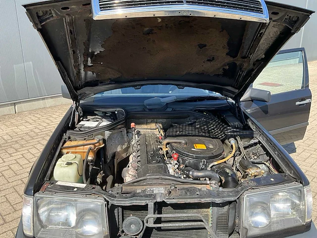1988 mercedes 260e oldtimer 6 cilinder - afbeelding 21 van  59