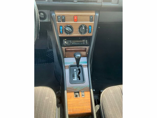 1988 mercedes 260e oldtimer 6 cilinder - afbeelding 35 van  59