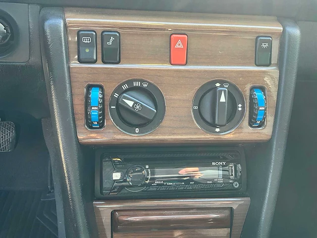 1988 mercedes 260e oldtimer 6 cilinder - afbeelding 36 van  59