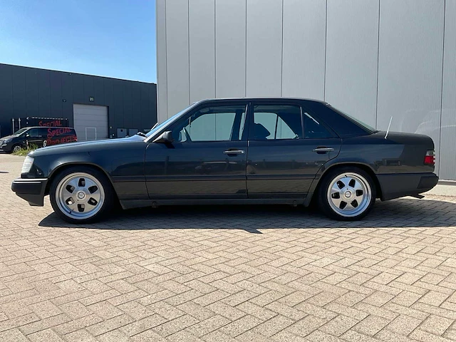1988 mercedes 260e oldtimer 6 cilinder - afbeelding 3 van  59
