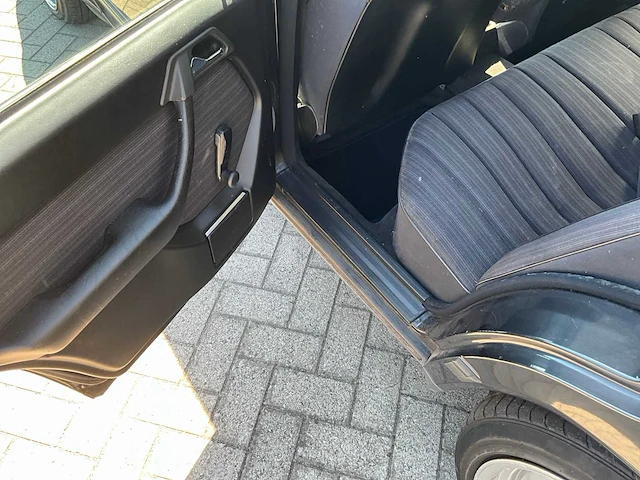 1988 mercedes 260e oldtimer 6 cilinder - afbeelding 40 van  59