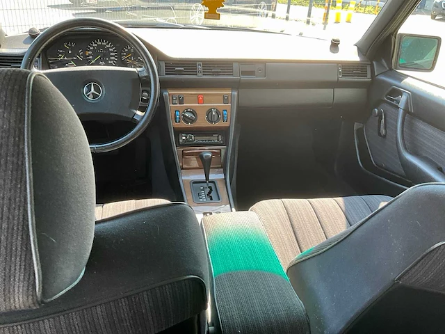 1988 mercedes 260e oldtimer 6 cilinder - afbeelding 43 van  59