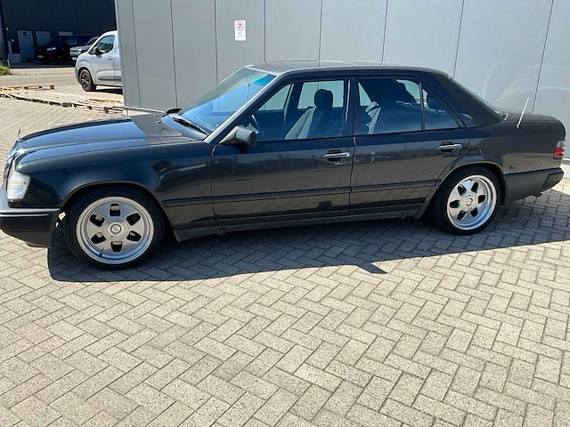 1988 mercedes 260e oldtimer 6 cilinder - afbeelding 4 van  59