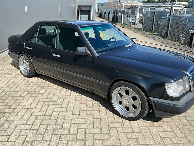 1988 mercedes 260e oldtimer 6 cilinder - afbeelding 9 van  59