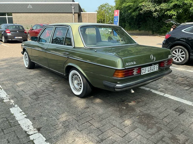 1988 mercedes-benz oldtimer 300d met airco - afbeelding 18 van  24