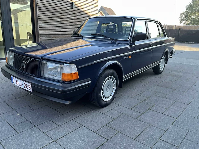 1988 volvo - 240dl - oldtimer - afbeelding 1 van  38