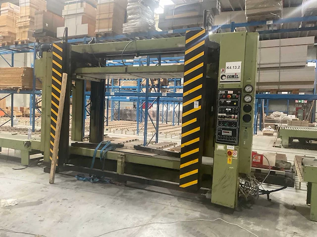1990 comil strettoio 700 speciale hydraulische pers- houtbewerking - houtbewerkingsmachines - afbeelding 2 van  8