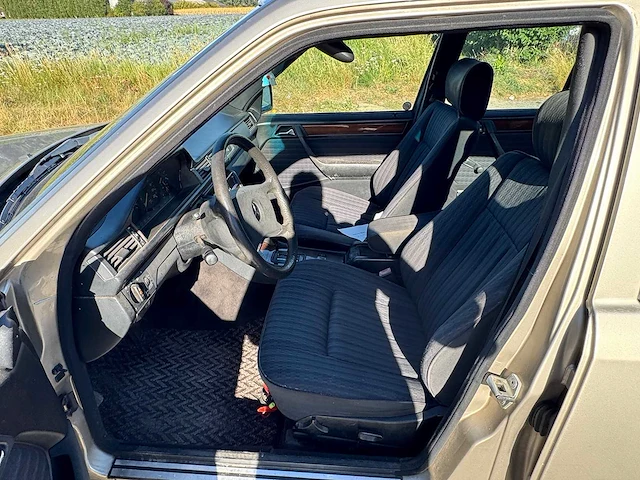 1990 mercedes-benz 300d oldtimer - afbeelding 11 van  32