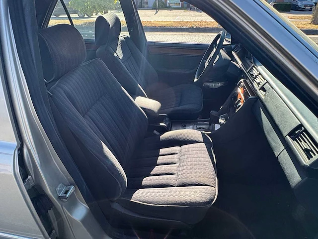 1990 mercedes-benz 300d oldtimer - afbeelding 13 van  32