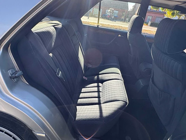 1990 mercedes-benz 300d oldtimer - afbeelding 15 van  32
