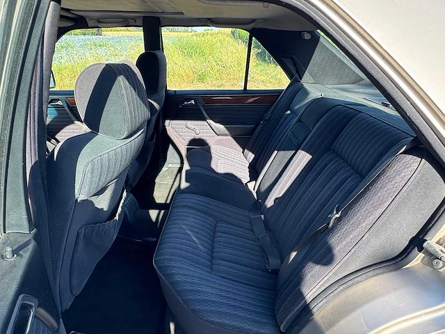 1990 mercedes-benz 300d oldtimer - afbeelding 16 van  32