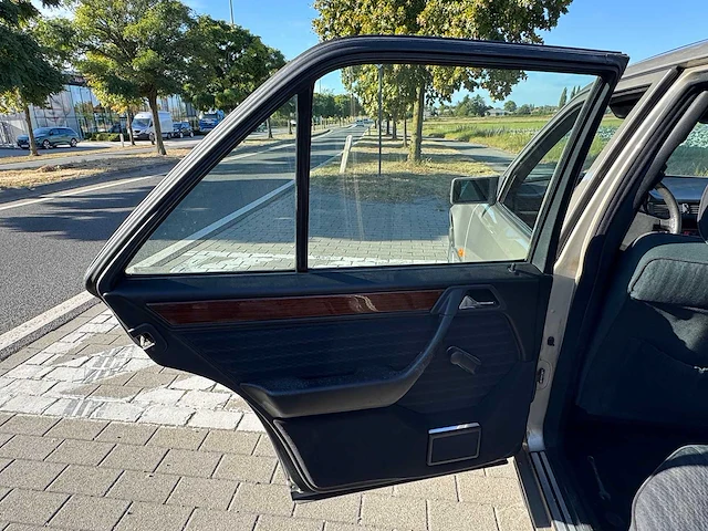 1990 mercedes-benz 300d oldtimer - afbeelding 19 van  32